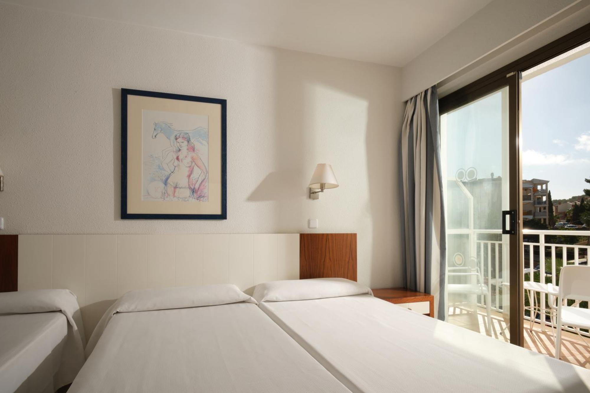 โฮเต็ล แอนด์ อปาร์ตาเมนโตส กาซาบลังกา Hotel ซานตาปอนซา ภายนอก รูปภาพ